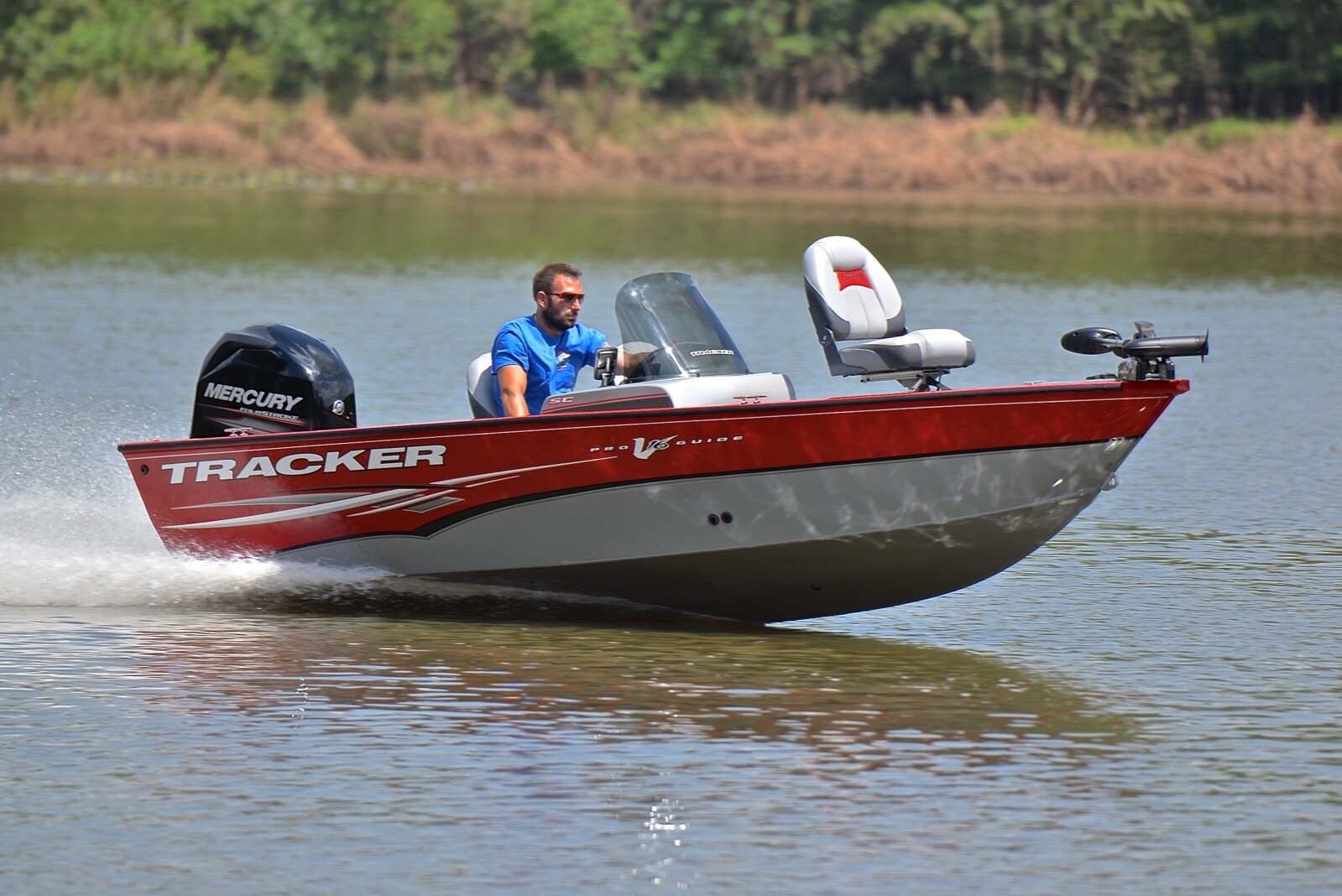 TRACKER PRO GUIDE V-16...MERCURY 75HP.........ONLY 20 HOURS