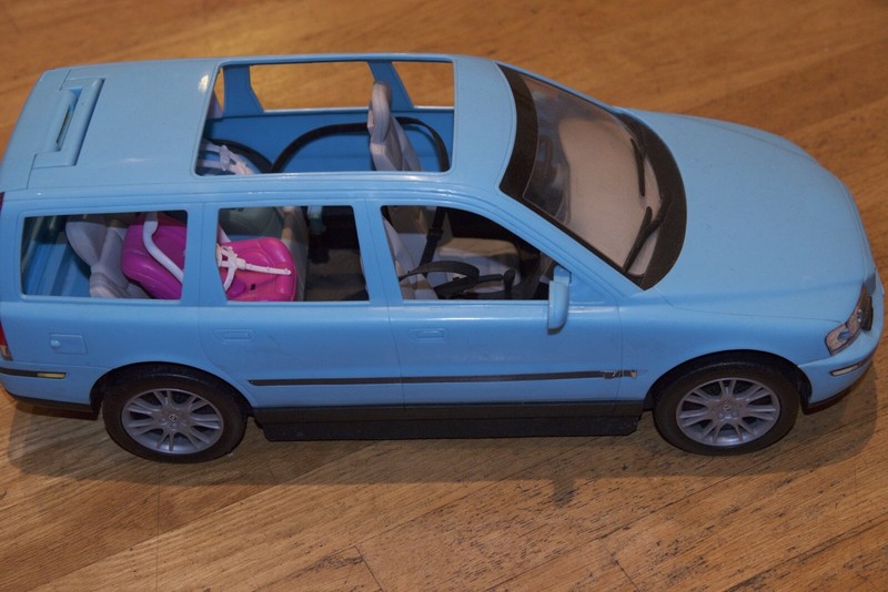 barbie volvo v70