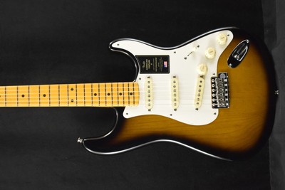 Fender American Vintage II 1957 Stratocaster 2-Color Sunburst Maple Fingerboard