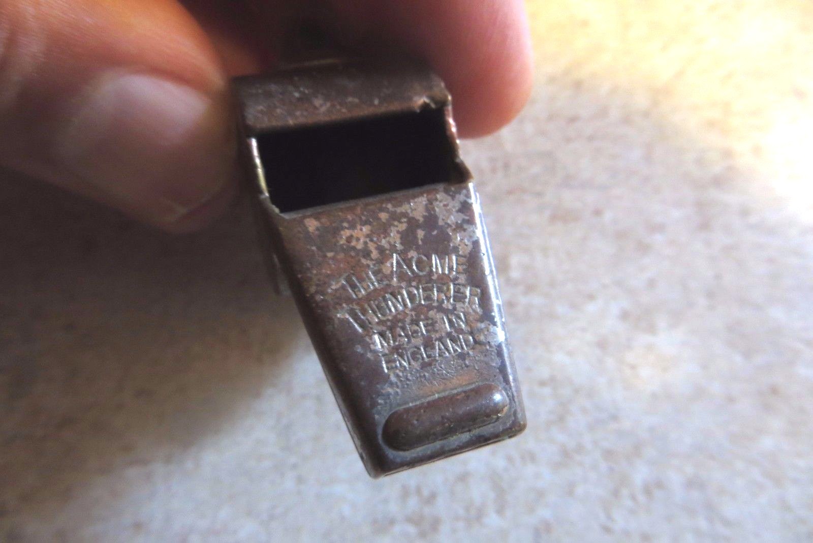 THE ACME THUNDERER MADE IN ENGLAND METAL ORIGINAL OLD LOAD ALARM WHISTLE