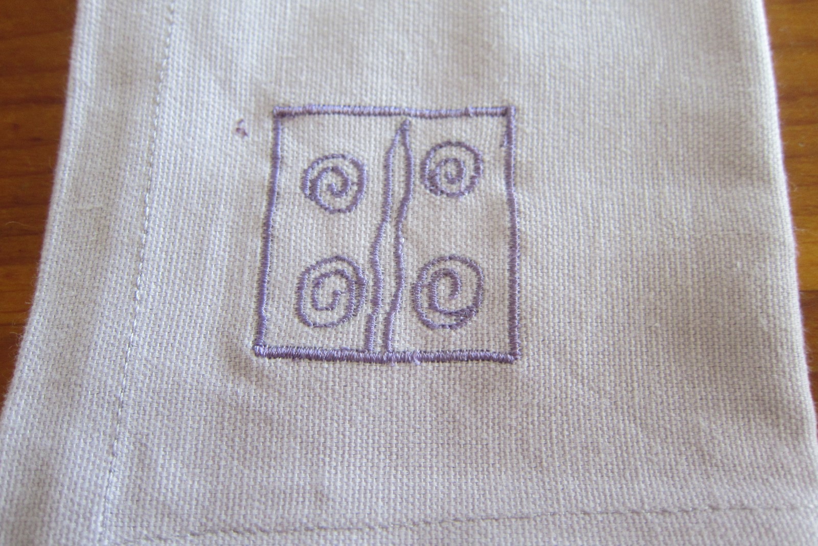 4 SUSAN SARGENT DESIGNS INC NAPKINS LAVENDER PURPLE DESIGN  100% COTTON 20X209