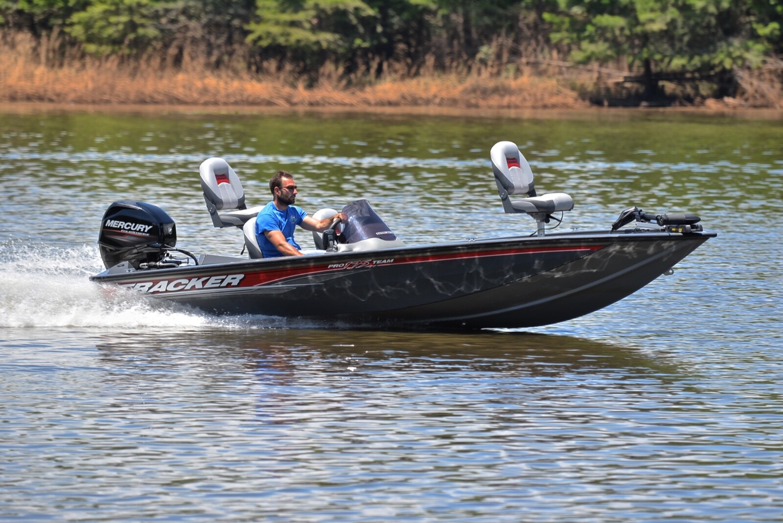 BASS TRACKER 175 TF....ONLY 1 HOUR