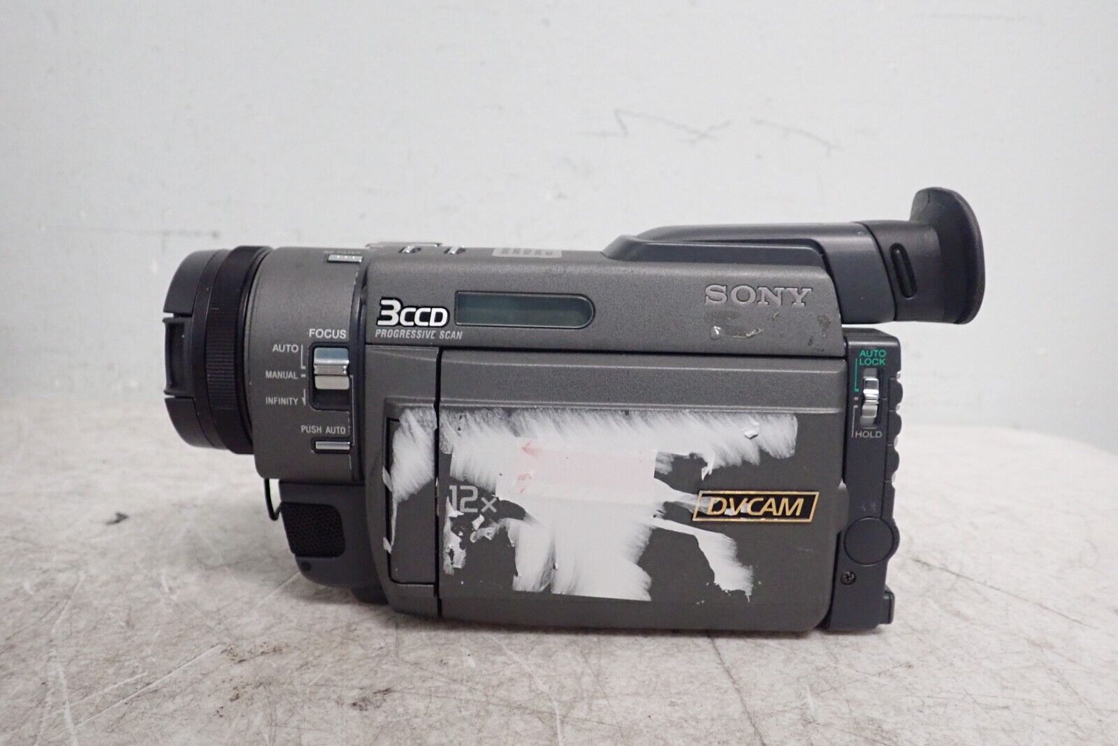 Sony Model DSR-PD100A 3CCD Progressive Scan Digital Sony Model DSR-PD100A 3CCD Progressive Scan Digital