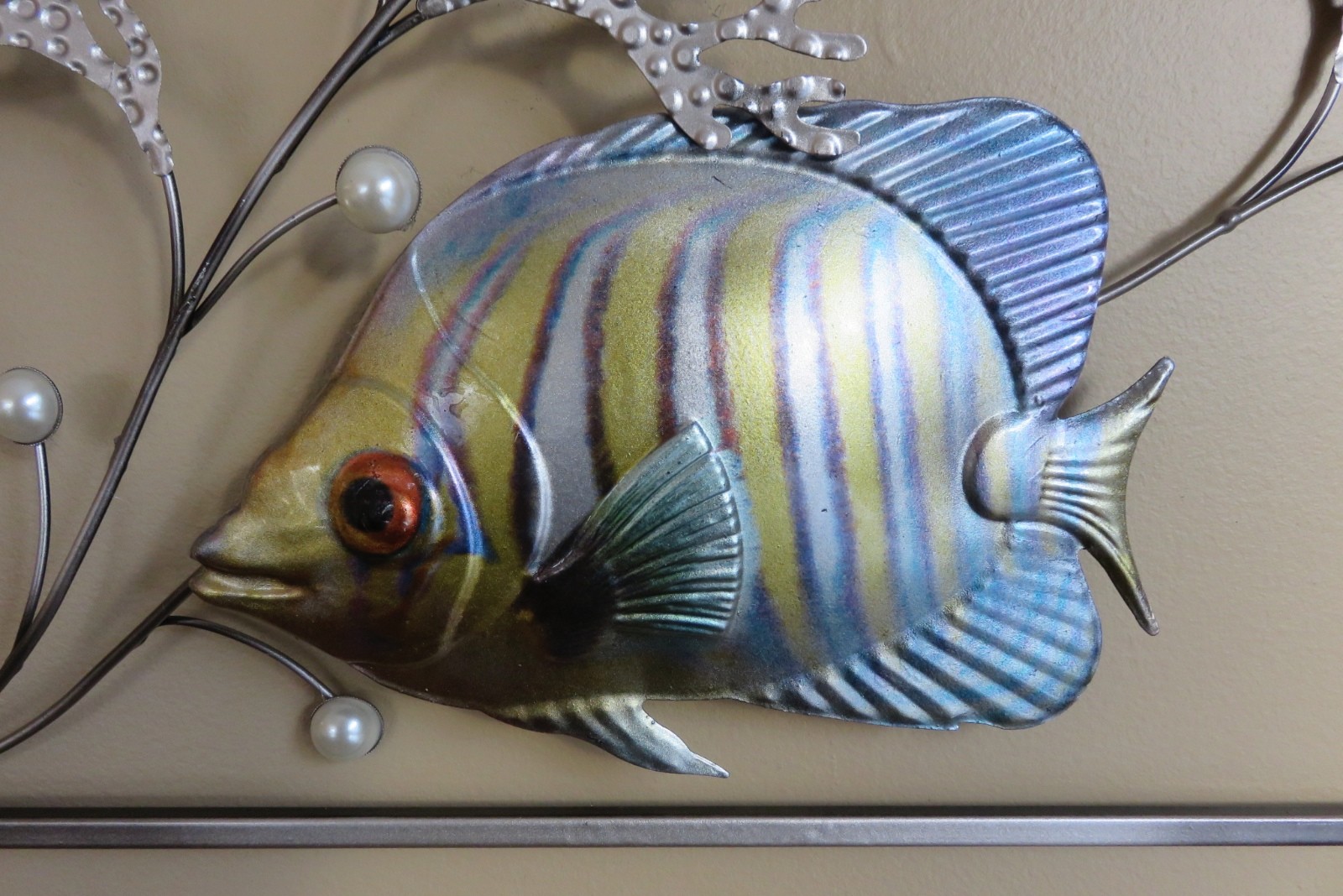 2 TROPICAL FISH DESIGN METAL PLAQUES NAUTICAL SEASIDE BEACH DECOR 16X15 IN. NEW