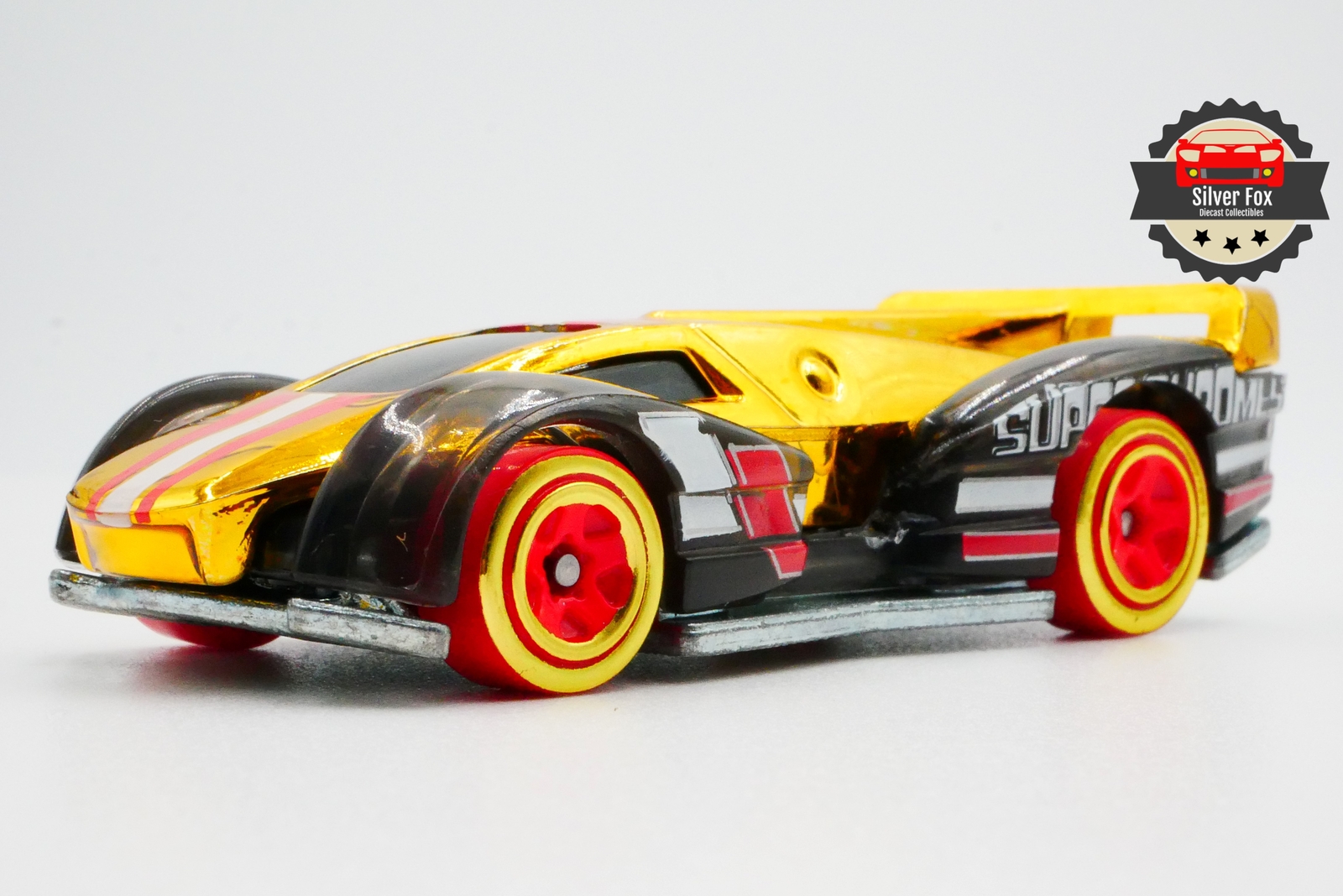 FUTURISTIC PROTOTYPE RACE CAR GOLD CHROME 1:64 SCALE DIECAST COLLECTOR MODEL CAR