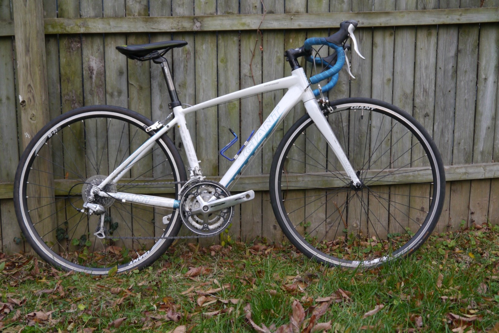 2011 Giant Avail 3 W Women's 47cm Aluminum Road Bike 3 x 8 Speed Shimano