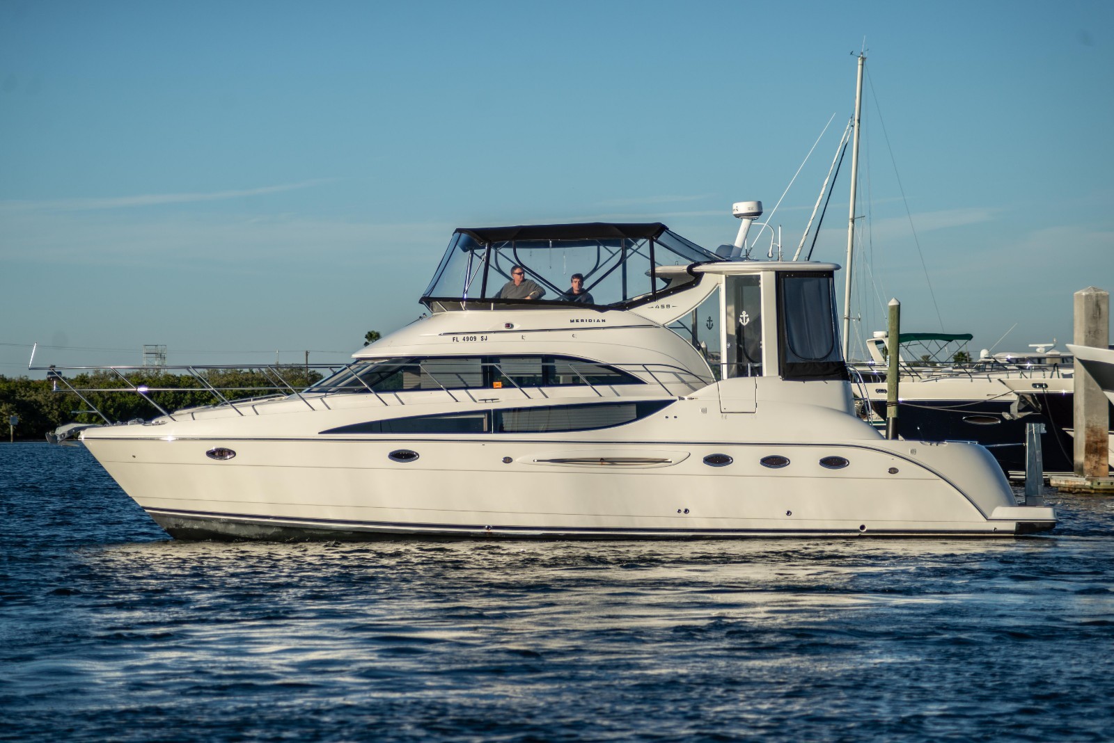 2008 Meridian 459 MotorYacht | Cummins | Bow & Stern Thruster | New Electronics