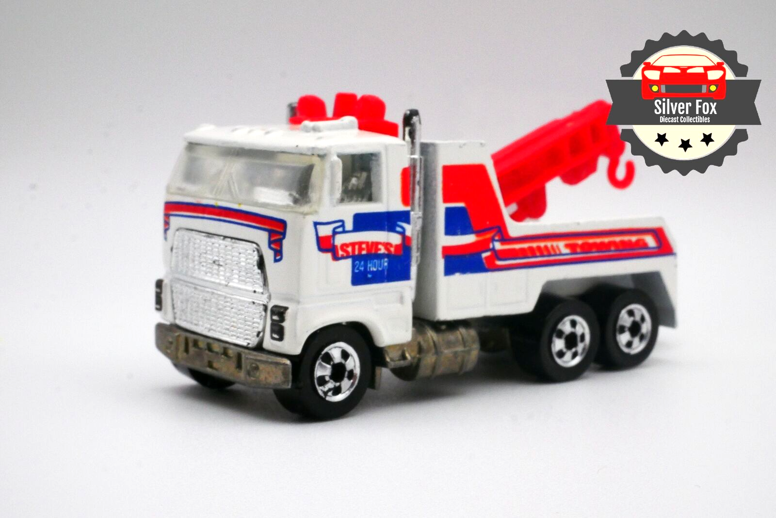 1981 RIG WECKER TOW TRUCK WHITE 1:64 SCALE DIECAST DIORAMA COLLECTOR MODEL