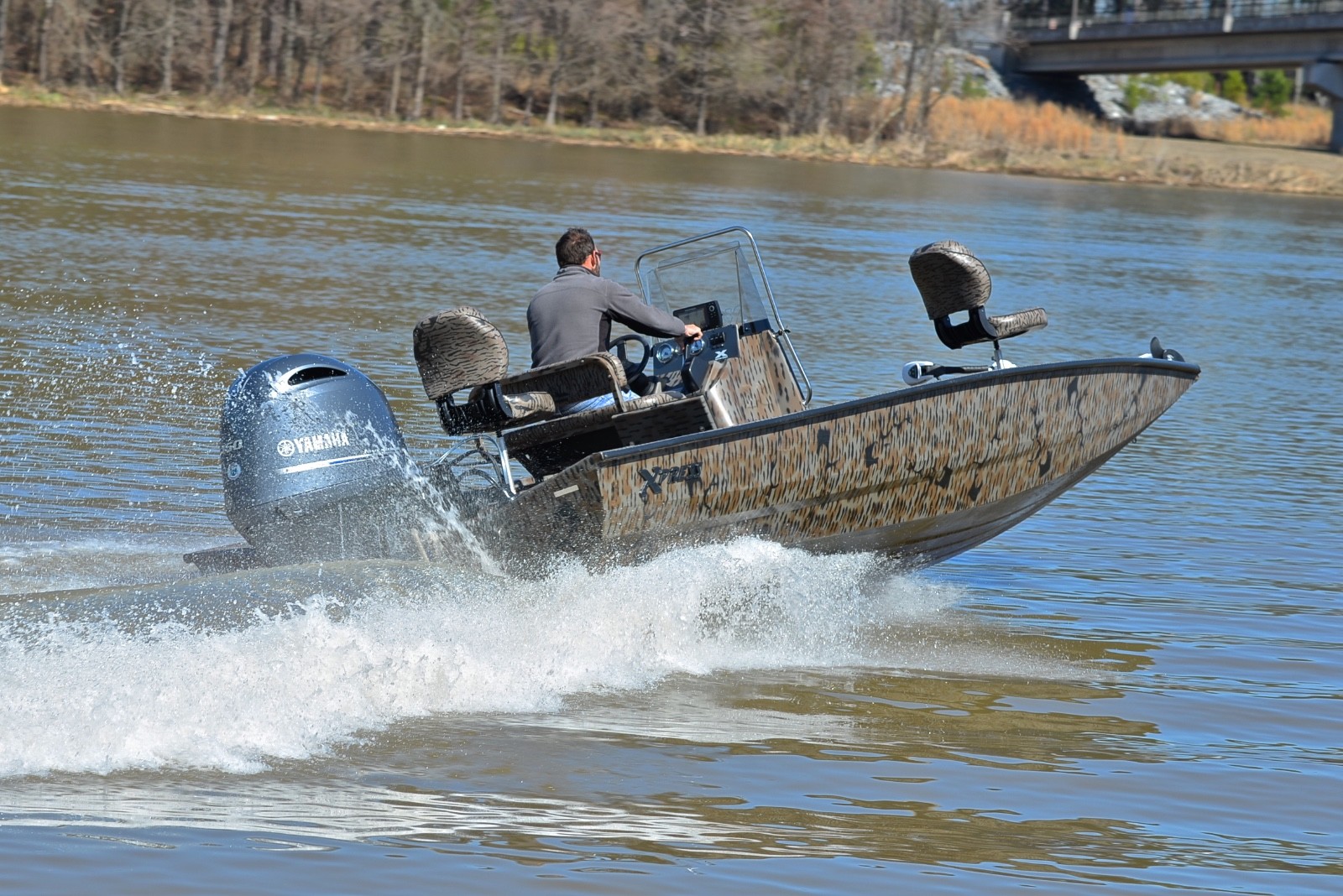 XPRESS HD-22 CENTER CONSOLE.....150 YAMAHA....LOW HOURS
