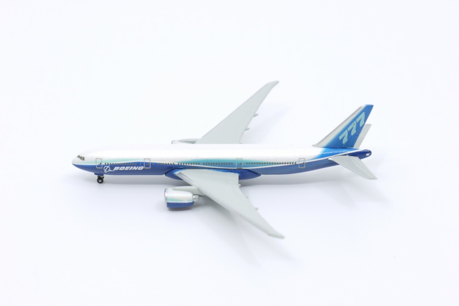 Hogan Wings 8669, Boeing 777-200LR, House Color, 1:1000 Hogan Wings 8669, Boeing 777-200LR, House Color, 1:1000