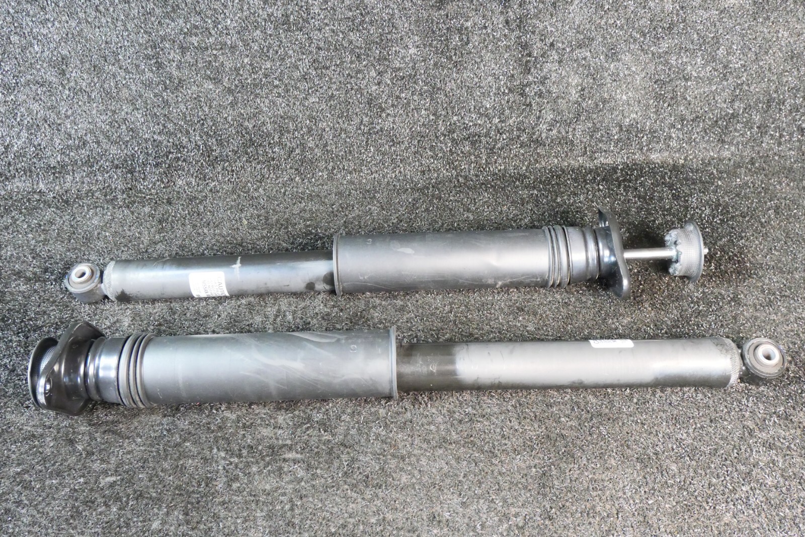 NISSAN KICKS Rear Shock Absorber Strut Left & Right LH &RH