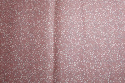 Fabric 100% Cotton FAT QUARTER Small White Flowers Stems Leaves on Mauve Pink 