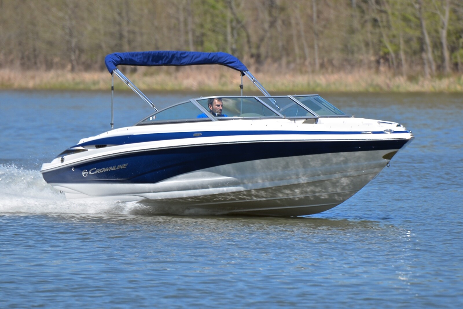 CROWNLINE 215 SS .... VERY CLEAN ... ONLY 100 HOURS