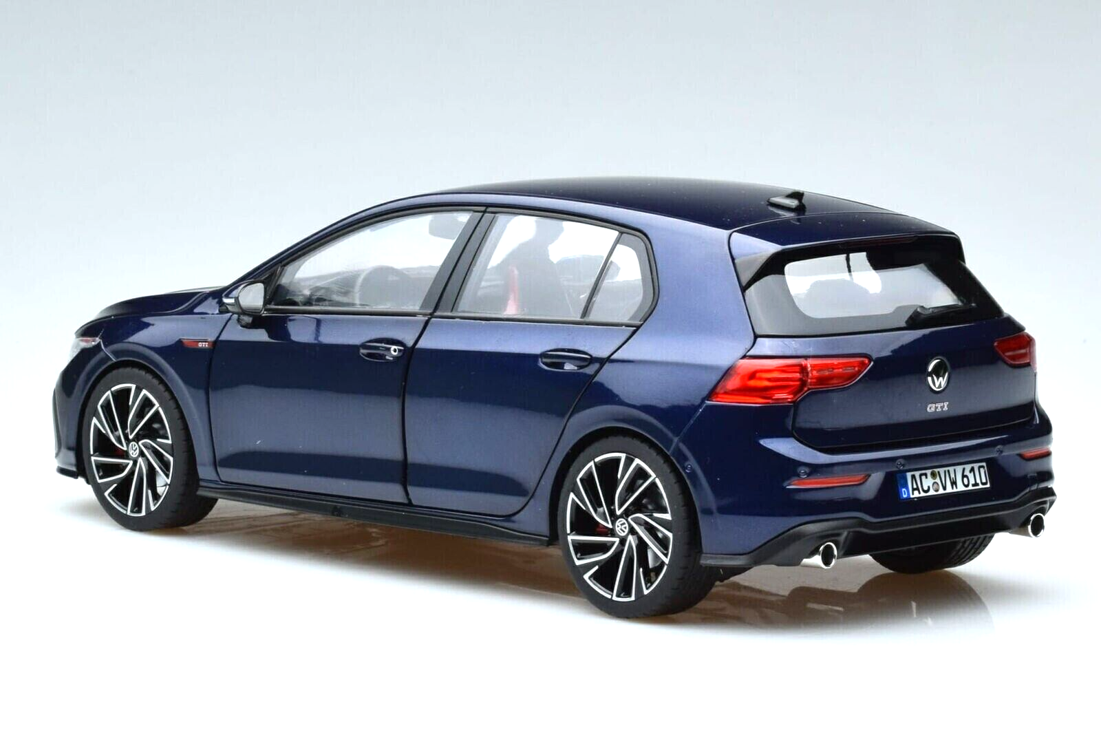 フォルクスワーゲン特注の1/18スケールモデル、GOLF Mk8 海外バージョン フォルクスワーゲン特注の1/18スケールモデル、GOLF Mk8 海外