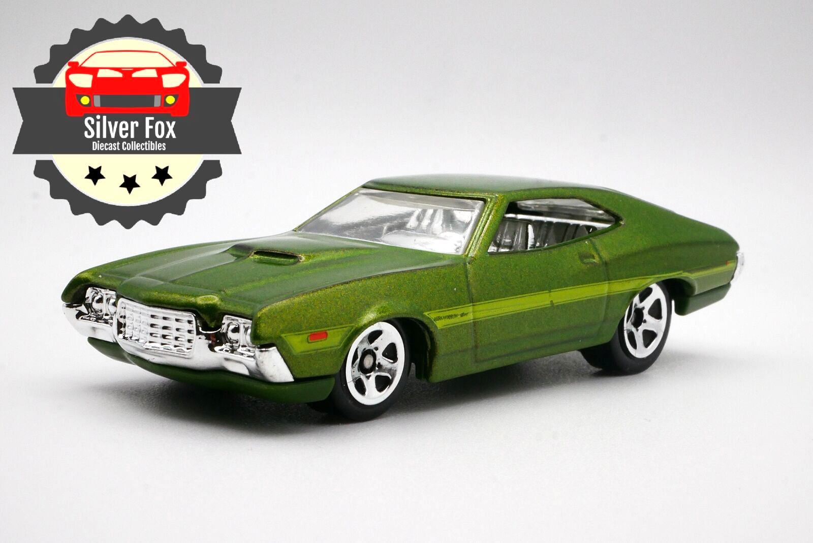 1972 FORD GRAN TORINO OLIVE GREEN 1:64 SCALE DIECAST DIORAMA COLLECTOR MODEL CAR