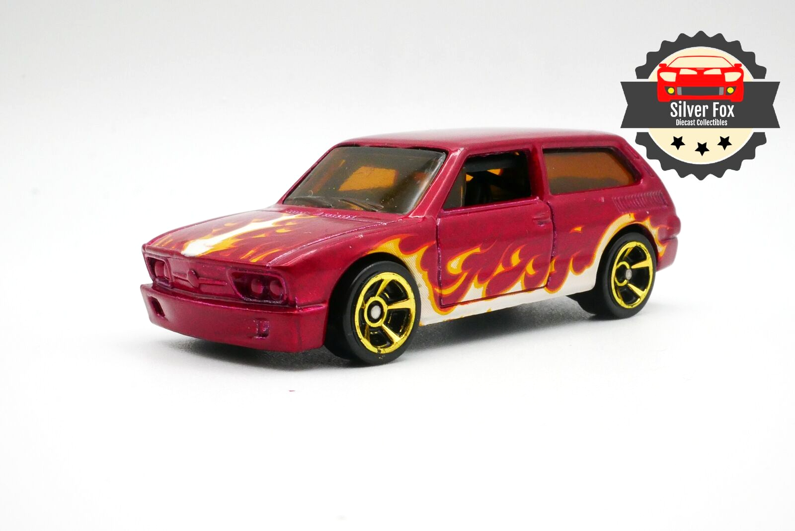 1982 VOLKSWAGEN BRASILIA BURGUNDY 1:64 SCALE DIECAST DIORAMA COLLECTOR MODEL