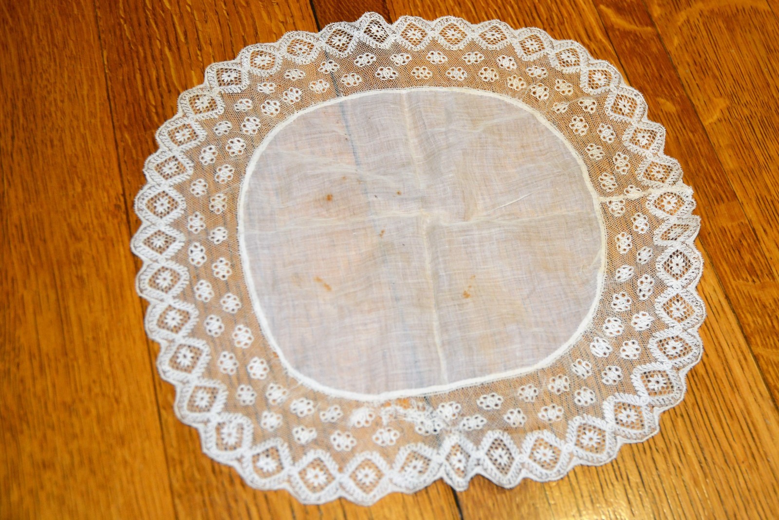 Vintage lot of Doilies, lace trim items