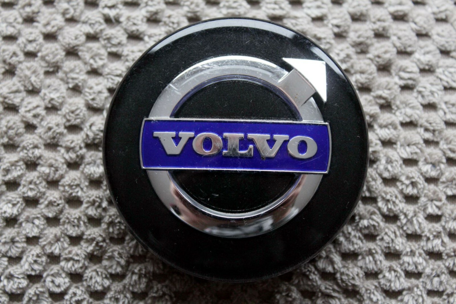 Original Volvo 30666913 Iron Mark Alloy Wheel Center Plastic Original Volvo 30666913 Iron Mark Alloy Wheel Center Plastic