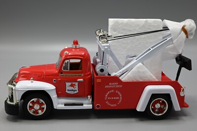 First Gear Mobil Gas 1955 Diamond T Tow Wrecker Recovery Truck 1:34 19-1893 NIB