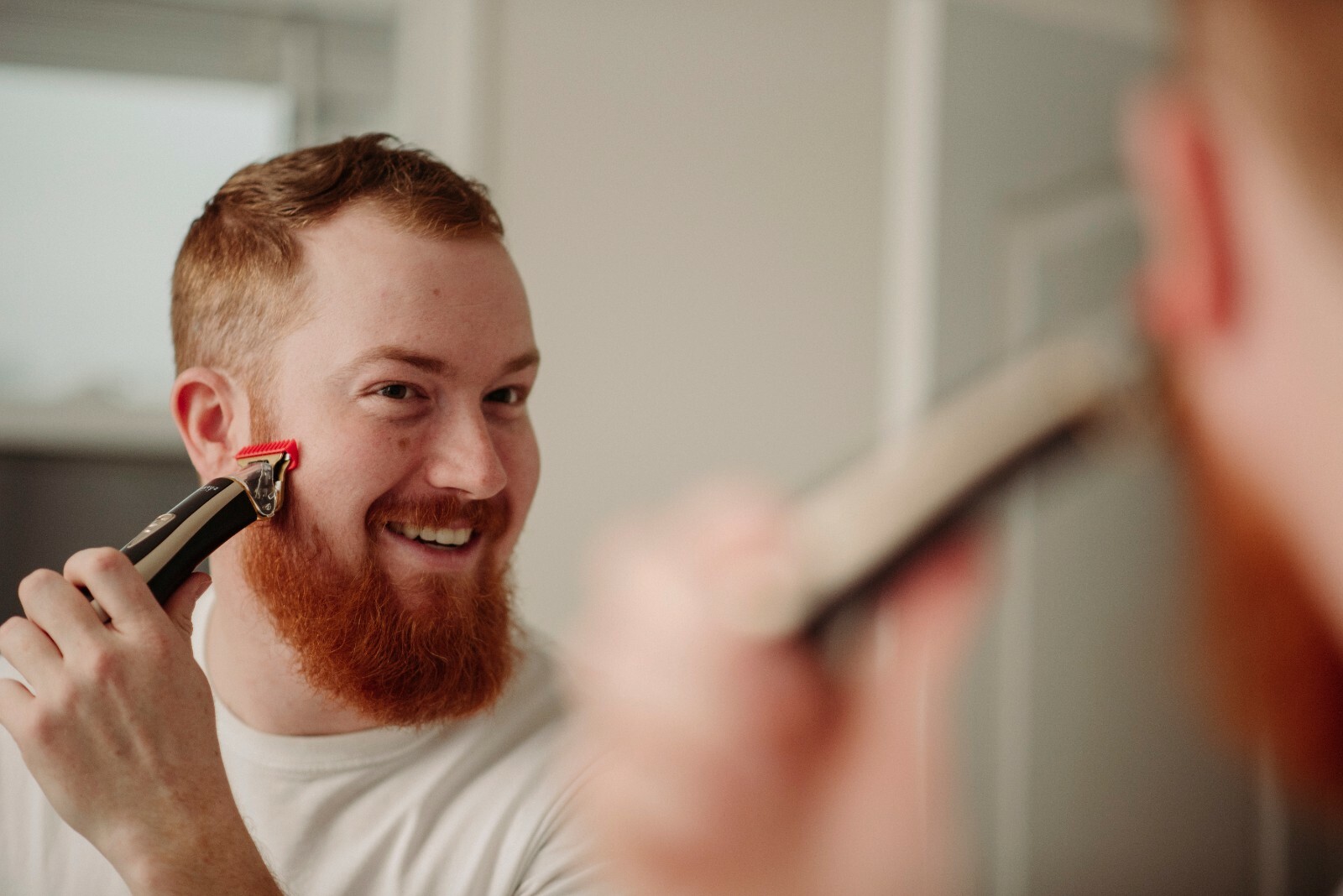 Professional Men's Hair Trimmer by SUPREME TRIMMER ST5210 T-Shaper - Gold