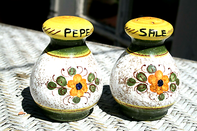 Deruta Pottery Salt And Pepper Shaker Hand Painted Italian Made Italy