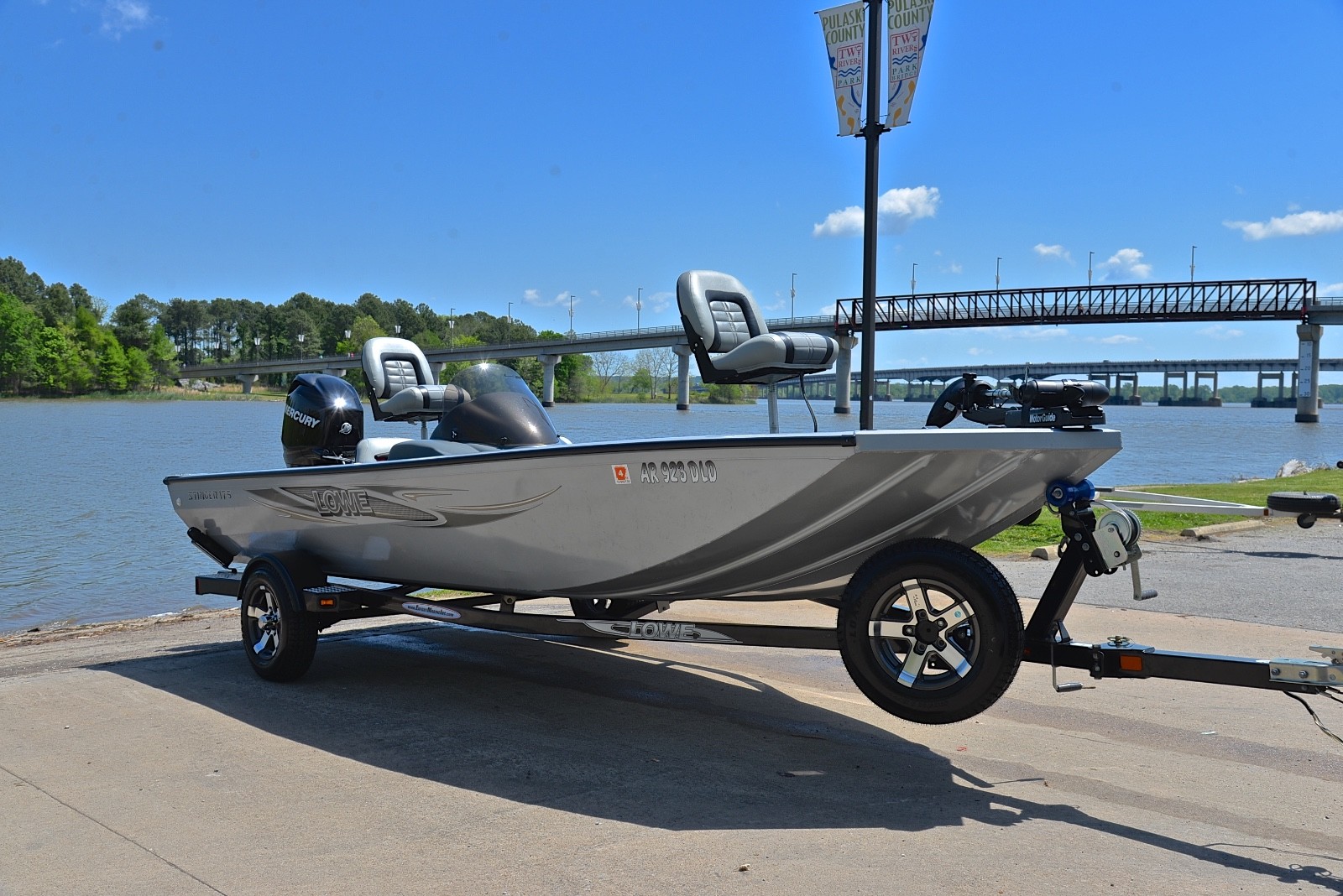 LOWE 175 STINGER 60 FOUR STROKE.....ONLY 20 HOURS