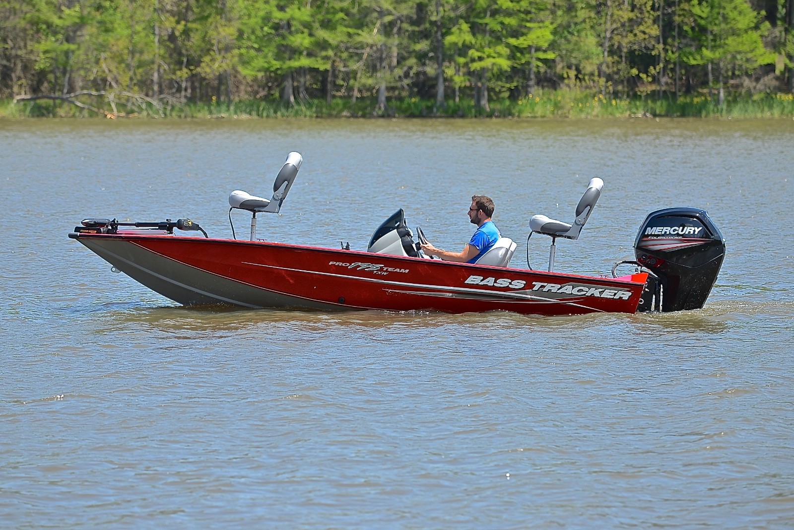 BASS TRACKER 175TXW....75 FOUR STROKE.....ONLY 50 HOURS