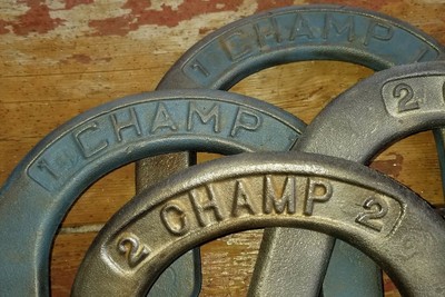 VINTAGE SET OF (4) CHAMP BRAND PITCHING HORSESHOES 2-1/4 LBS