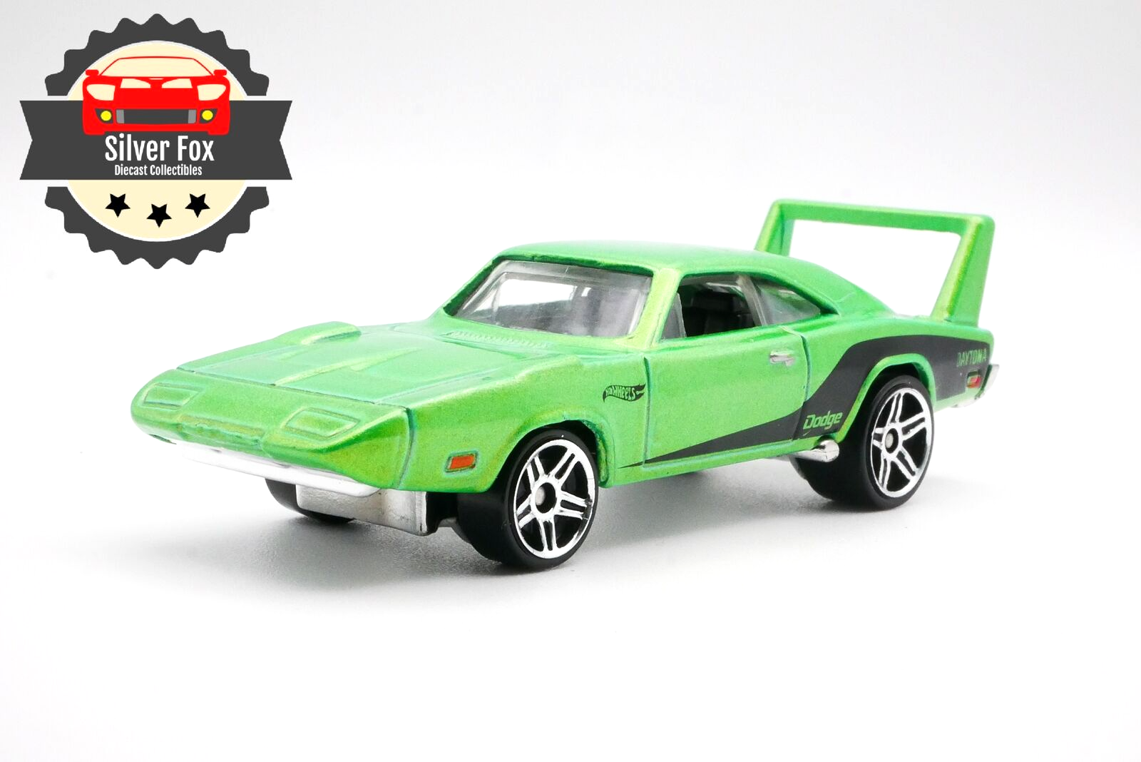 1969 DODGE DAYTONA BRIGHT RACING GREEN 1:64 SCALE DIECAST COLLECTOR MODEL CAR