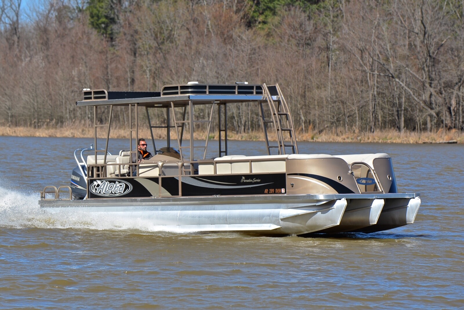 ALOHA 290 PARADISE TRITOON... 250 HP... ONLY 100 HOURS