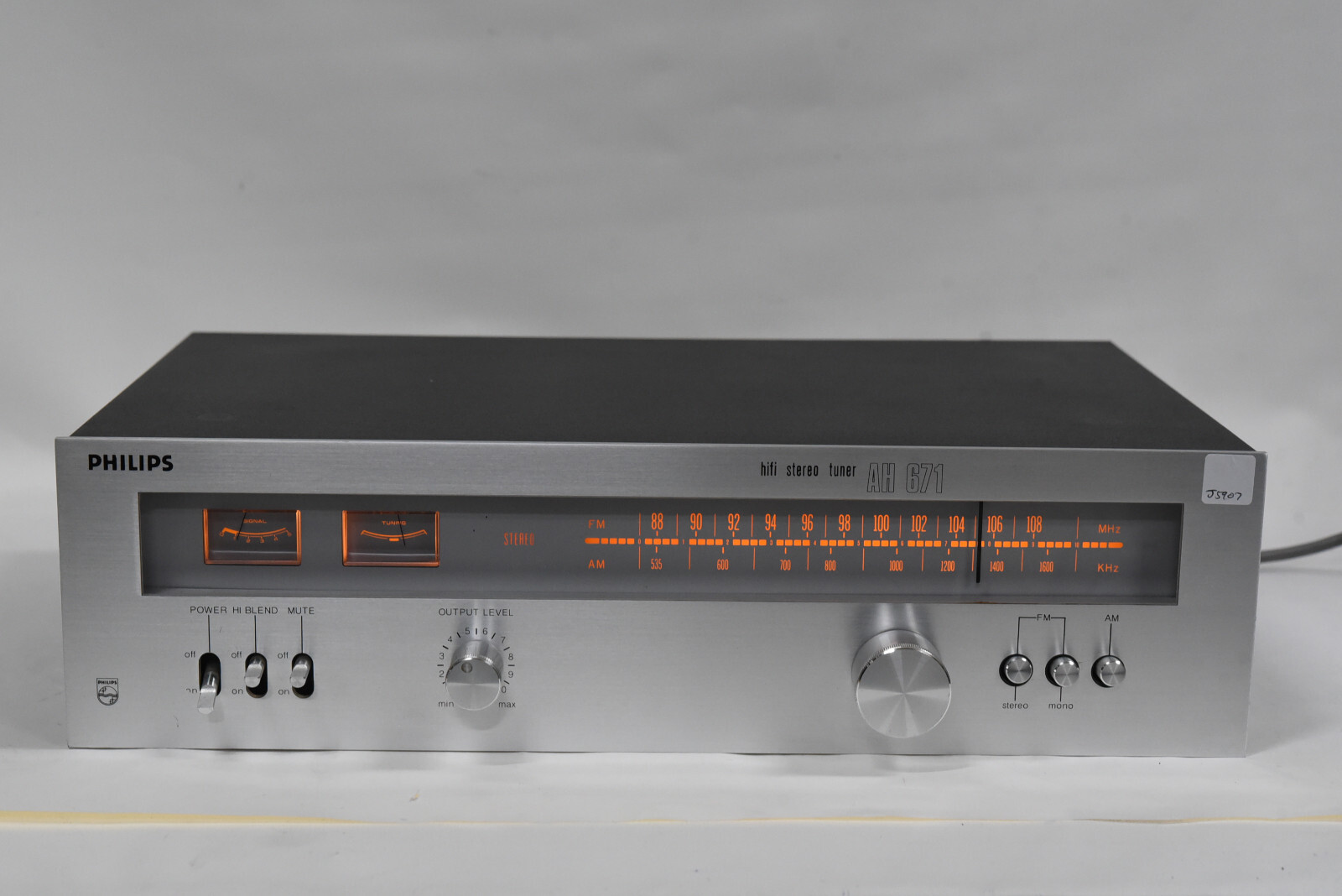 Philips AH-671 AM/FM Stereo Tuner Component with Variable Ou