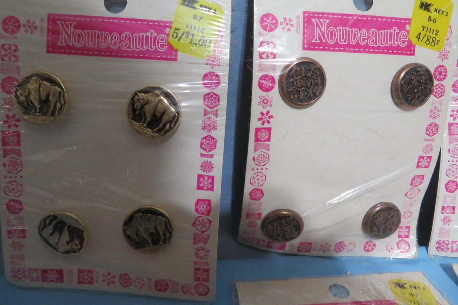 lot Vintage & New Sewing Buttons on 13 full Cards plus extras Nouveaute