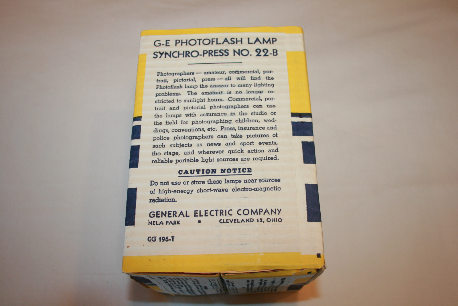 Box 6 Vtg GE Photoflash Syncro-Press 22-B AC Light Bulb Size Flash Bulbs Blue