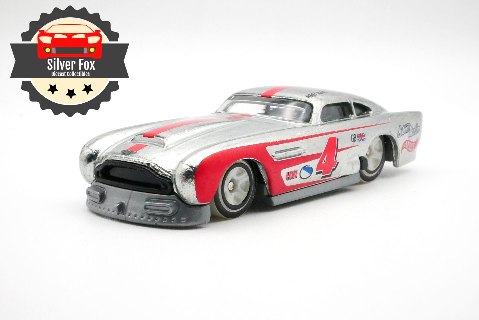 1960 ASTON MARTIN DB4GT GRAY 1:64 SCALE DIECAST DIORAMA COLLECTOR MODEL