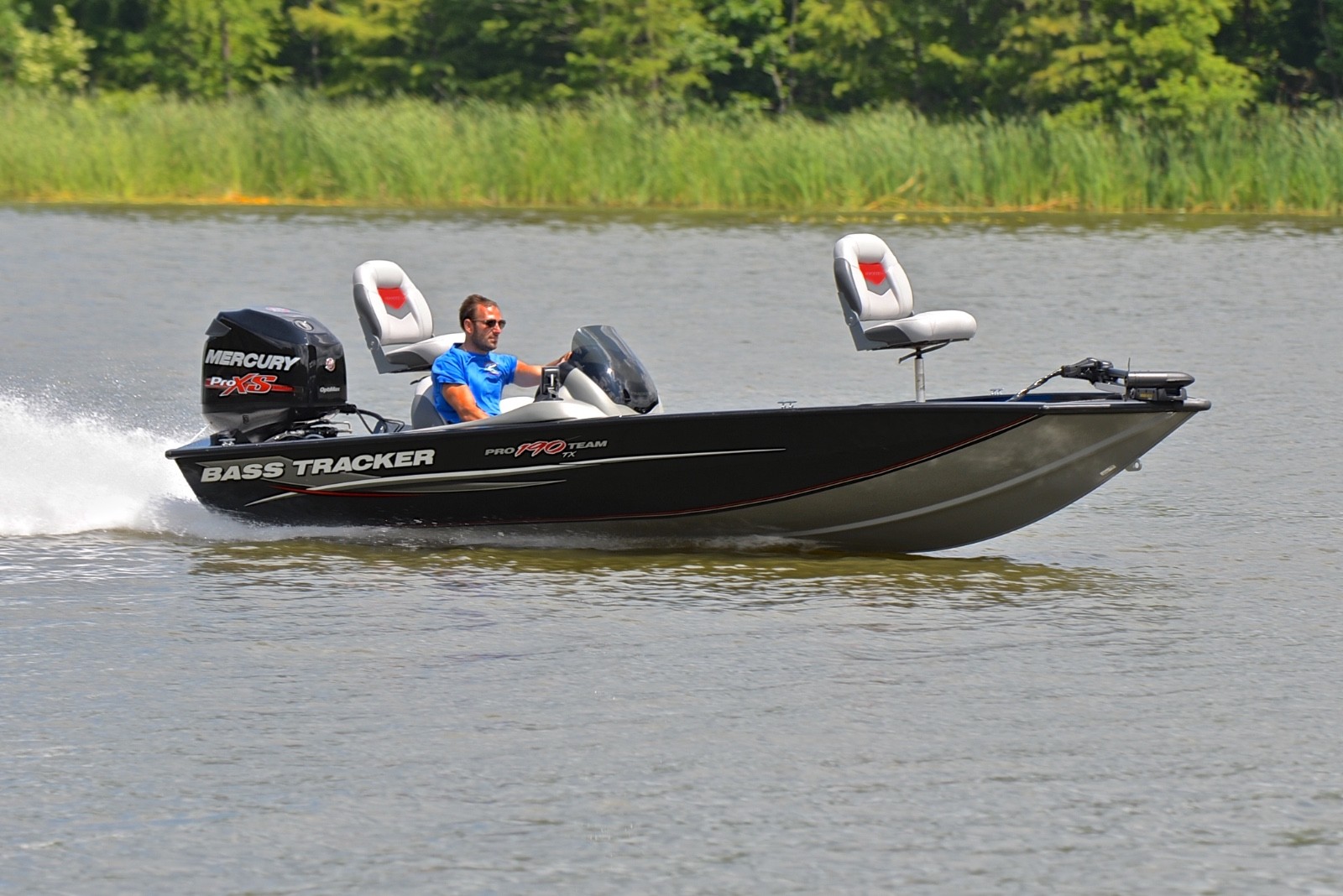 BASS TRACKER 190 TX....115 HP.....ONLY 40 HOURS