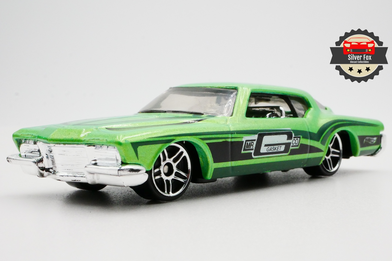 1971 BUICK RIVIERA GREEN NOT MINT  1:64 SCALE DIECAST COLLECTOR MODEL CAR