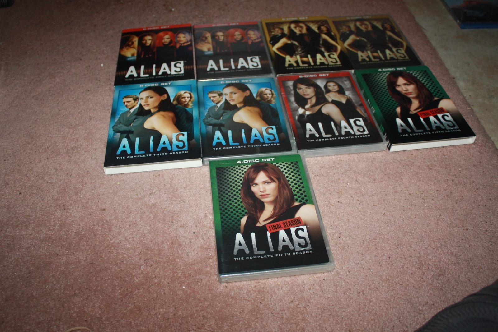 エイリアス コンプリート コレクション Alias The Complete Collection  Seasons 1-5 ＋ Rambaldi artifact box Jennifer Garner Amazon.com: Alias - The Complete Collection (Seasons 1-5 +