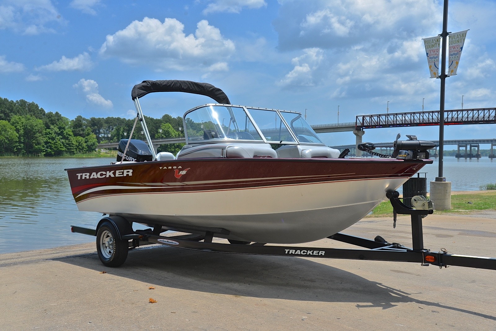 TRACKER TARGA V-18...MERCURY 150HP.........ONLY 80 HOURS
