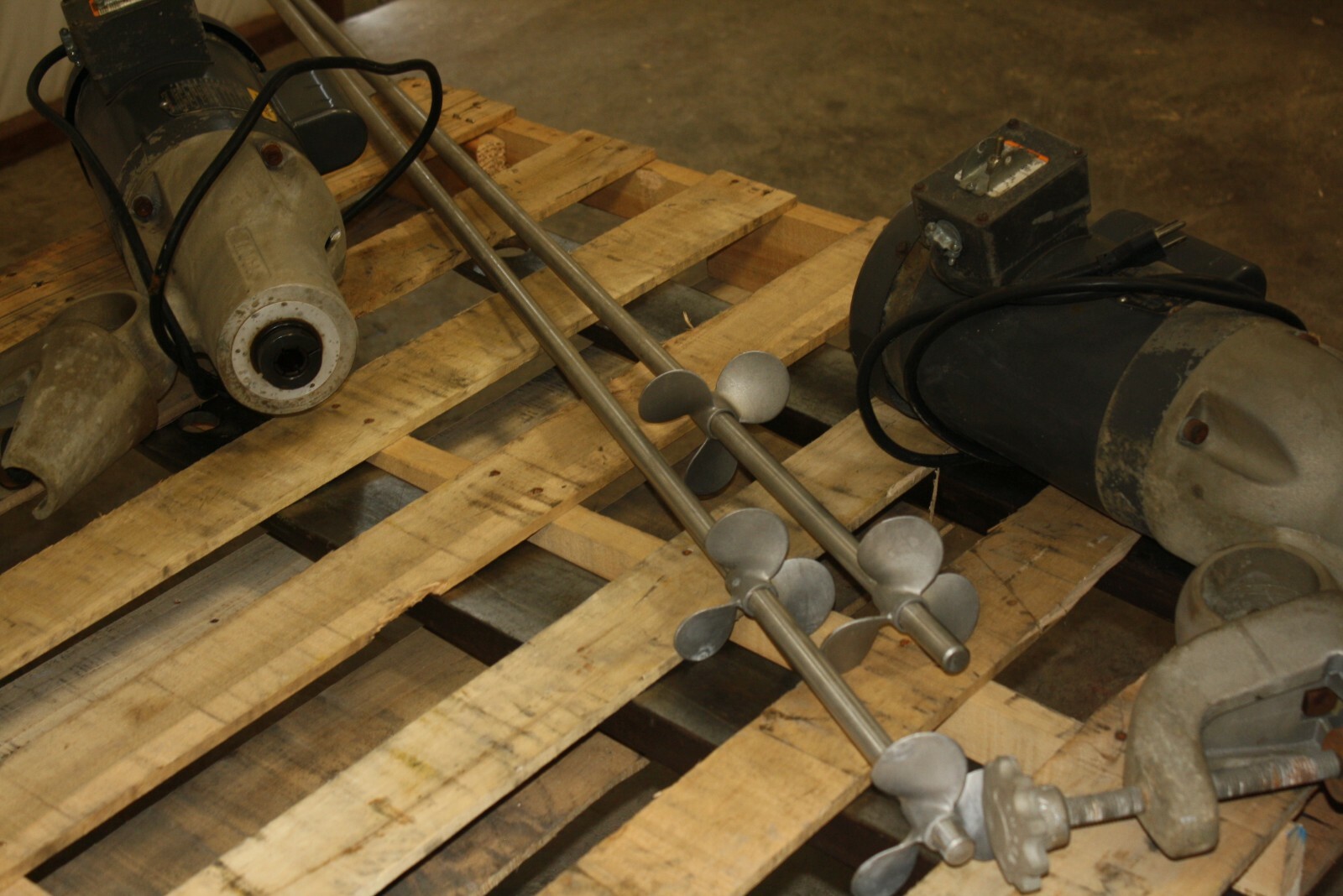 Indco 1 HP Tank Mixer Clamp on 115-230V Baldor motor