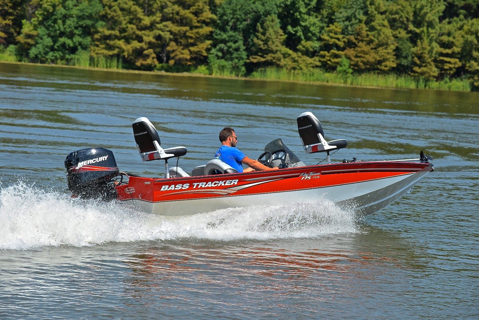 BASS TRACKER PRO TEAM 175TXW 50 HP