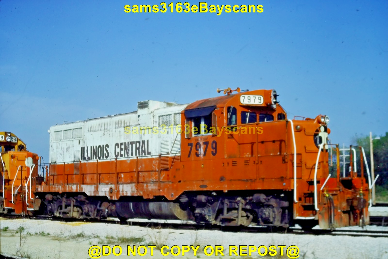 ORIGINAL SLIDE ILLINOIS CENTRAL RR GP8 7979 HOMEWOOD IL 1982