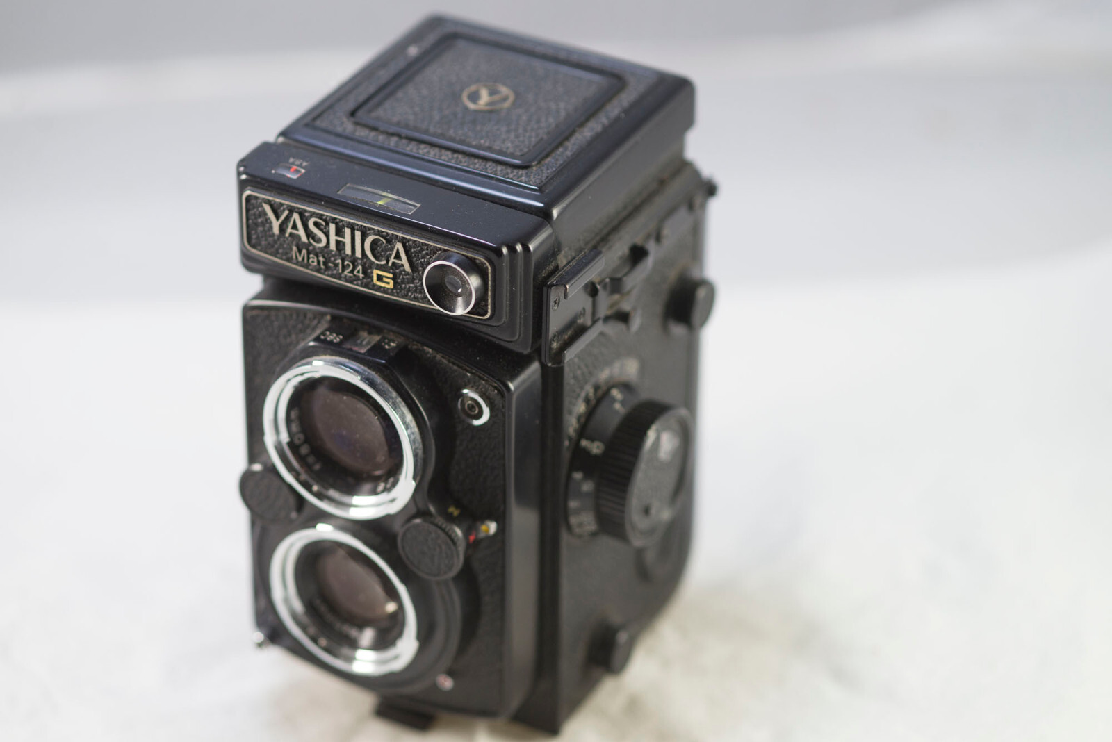 ヤシカ YASHICA Mat-124G yashinon 80mm F3.5 Yashica Mat 124G with Yashinon 80mm Lens, Excellent