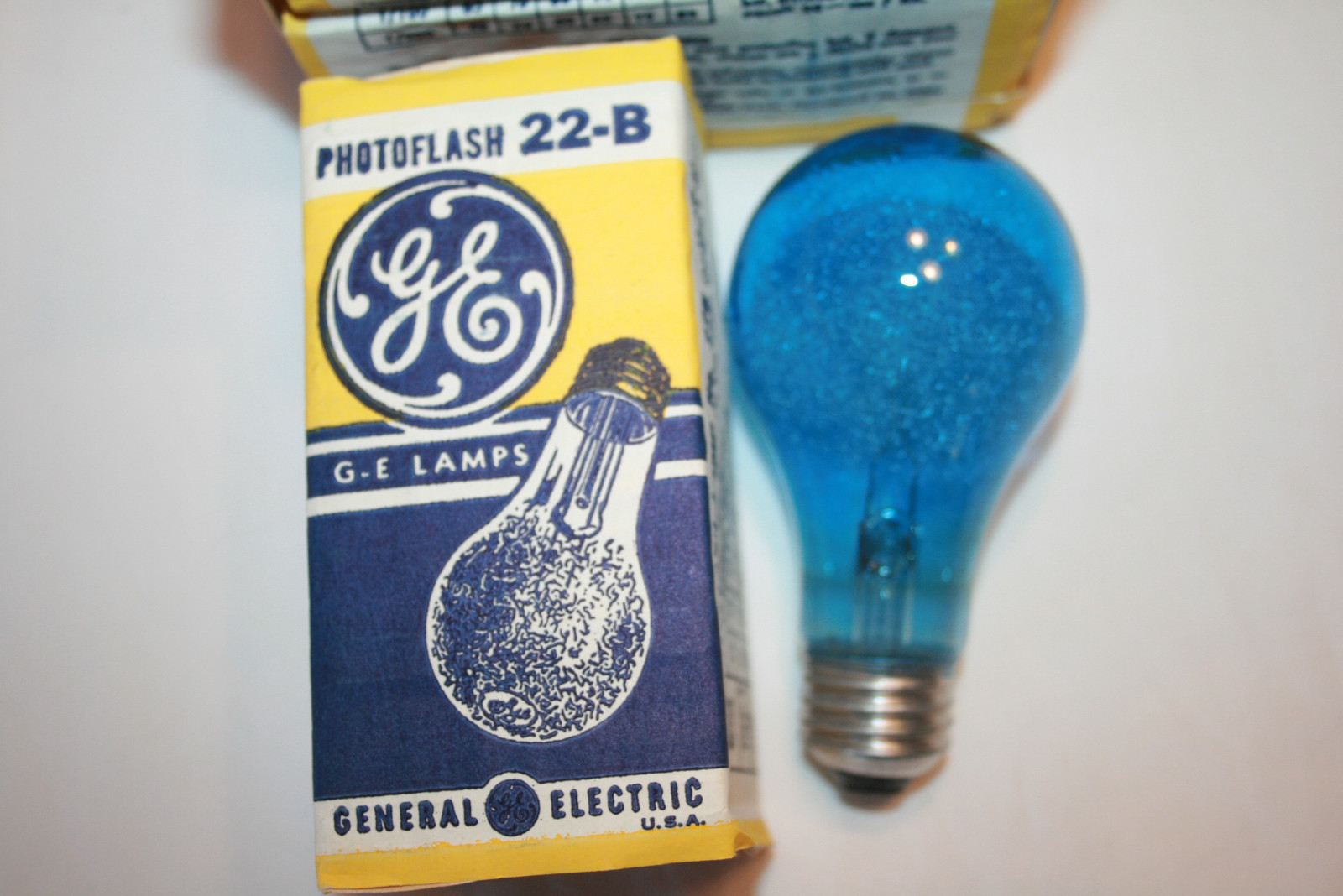 Box 6 Vtg GE Photoflash Syncro-Press 22-B AC Light Bulb Size Flash Bulbs Blue