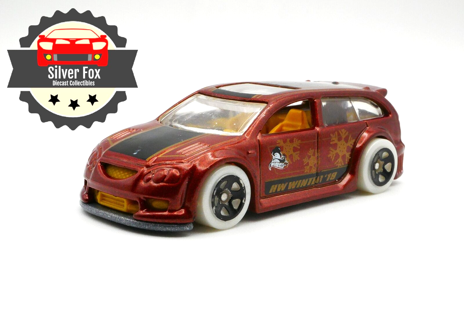 2002 HATCHBACK BROWN SNOW 1:64 SCALE DIECAST COLLECTOR MODEL DIORAMA CAR