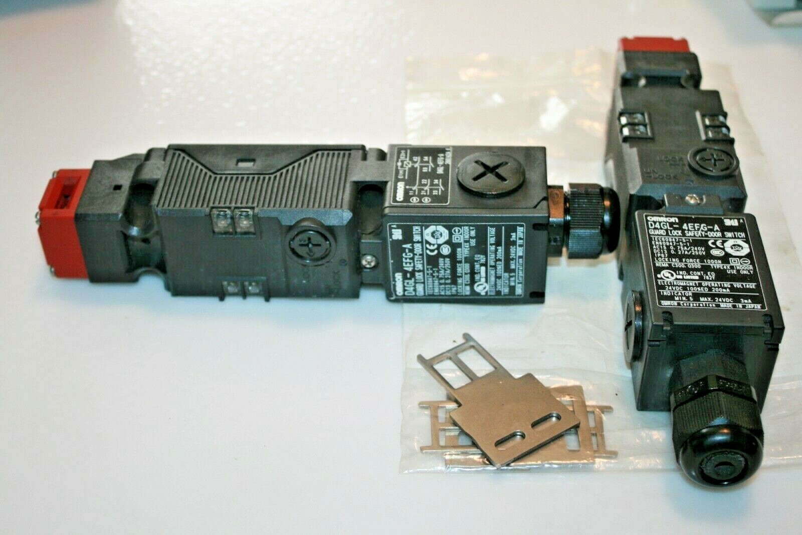 2 PCS. Omron Sti Guard Lock SafetyDoor Switch D4GL4EFGAのeBay公認海外通販｜セカイモン