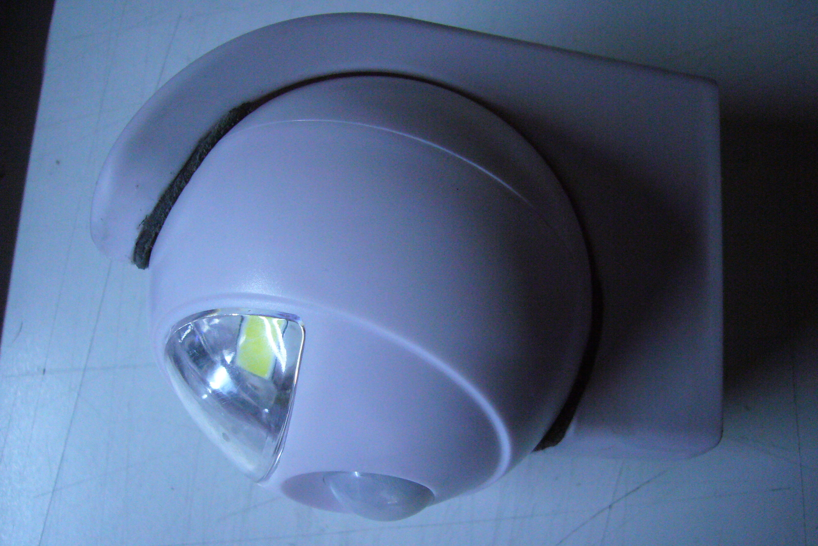 Sensorlicht: Ultrahelle COB-LED-Lampe mit Batteriebetrieb, PIR-Sensor, 120 Lumen | eBay