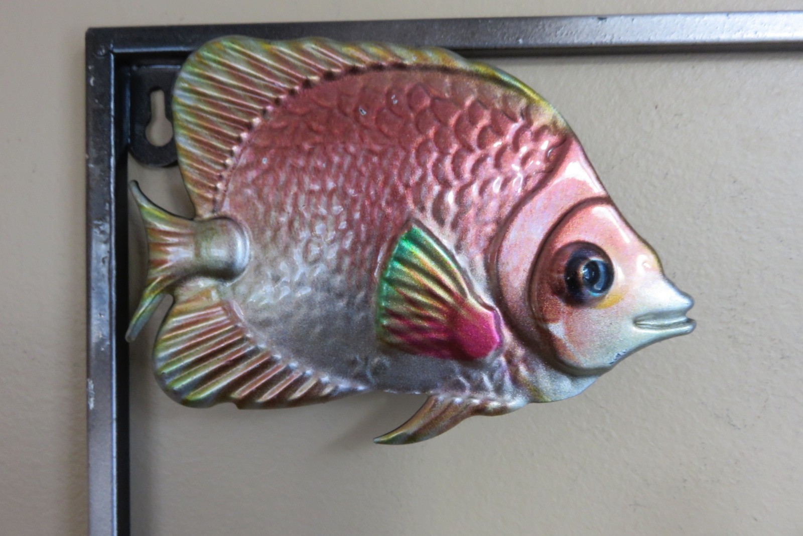 2 TROPICAL FISH DESIGN METAL PLAQUES NAUTICAL SEASIDE BEACH DECOR 16X15 IN. NEW