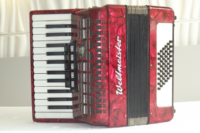 Аккордеон бу метеор вельтмайстер. Аккордеон метеор. Надпись weltmeister meteor n. Баян weltmeister 3 рядный. Аккордеон weltmeister meteor 3/4.