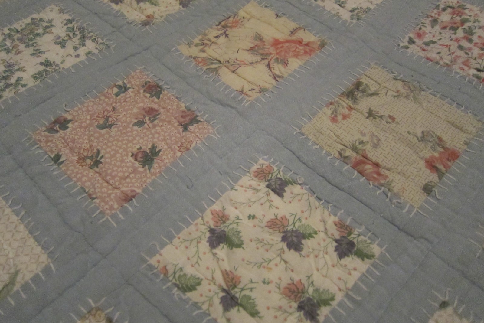 LINEN SOURCE PATCHWORK QUILT & SHAM 92X104 QUEEN/KING FLORAL ON BLUE STITCH