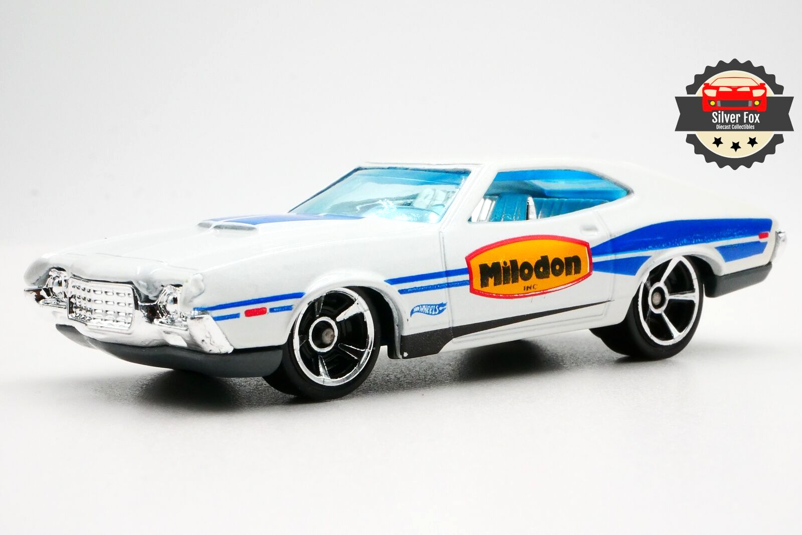 1972 FORD GRAND TORINO SPORT WHITE 1:64 SCALE DIECAST COLLECTOR MODEL CAR